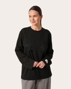 Longsleeve oversize z koronką na dekolcie - Czarny