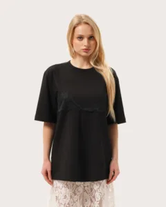 T-shirt z czarną koronką - Czarny