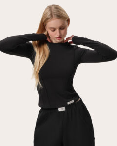 Longsleeve dopasowany z przeszyciami - Czarny