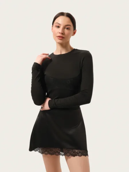 Longsleeve półprzezroczysty dopasowany z tencelu z koronką na biuście - Czarny