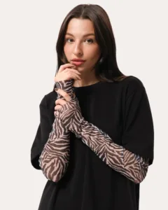 Longsleeve oversize z rękawami w zebrę - Czarny